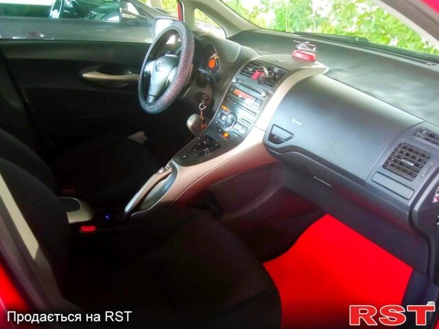 Красный Тойота Аурис, объемом двигателя 1.6 л и пробегом 152 тыс. км за 5999 $, фото 5 на Automoto.ua
