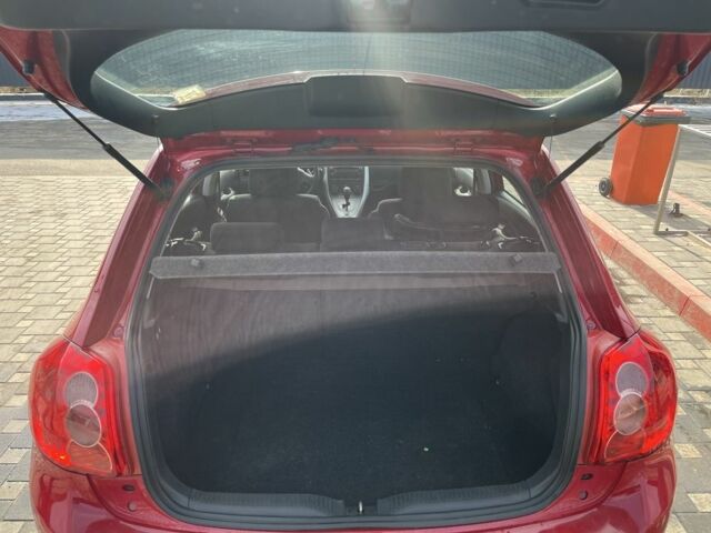 Красный Тойота Аурис, объемом двигателя 1.6 л и пробегом 182 тыс. км за 6300 $, фото 11 на Automoto.ua