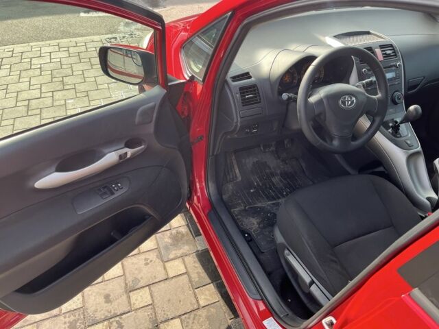 Красный Тойота Аурис, объемом двигателя 1.6 л и пробегом 182 тыс. км за 6300 $, фото 13 на Automoto.ua