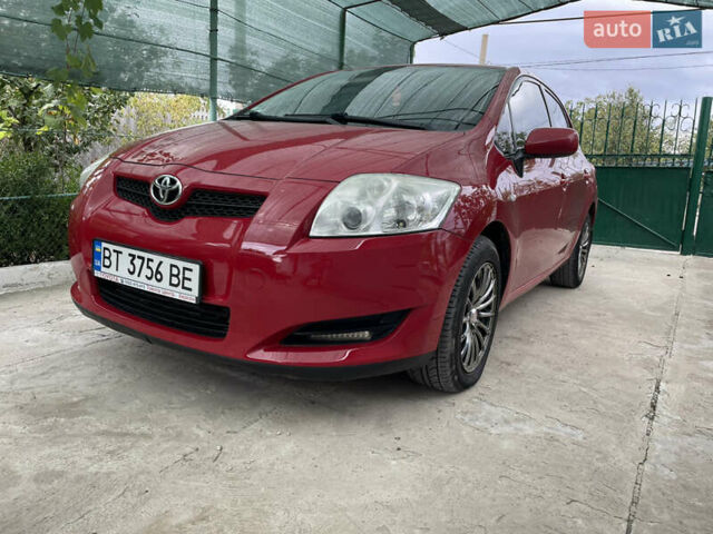 Червоний Тойота Ауріс, об'ємом двигуна 1.6 л та пробігом 200 тис. км за 6300 $, фото 2 на Automoto.ua