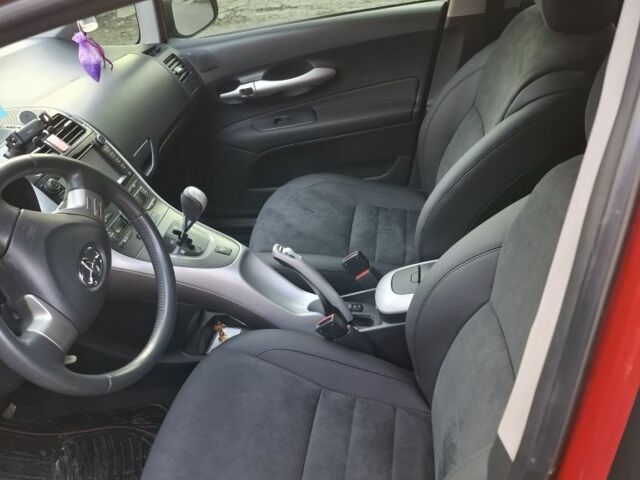 Красный Тойота Аурис, объемом двигателя 1.6 л и пробегом 196 тыс. км за 6800 $, фото 6 на Automoto.ua