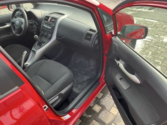 Красный Тойота Аурис, объемом двигателя 1.6 л и пробегом 182 тыс. км за 6300 $, фото 10 на Automoto.ua