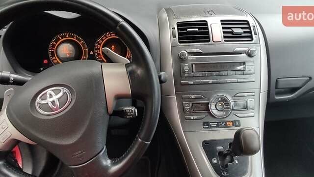 Красный Тойота Аурис, объемом двигателя 1.6 л и пробегом 155 тыс. км за 6900 $, фото 13 на Automoto.ua