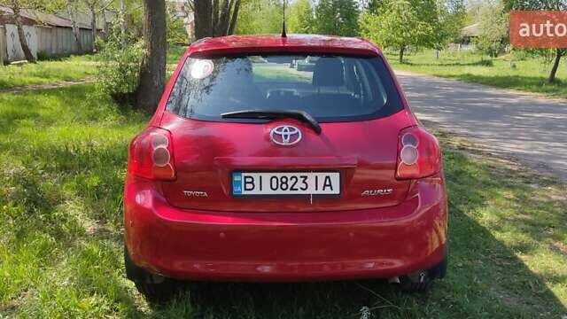 Красный Тойота Аурис, объемом двигателя 1.6 л и пробегом 155 тыс. км за 6900 $, фото 2 на Automoto.ua