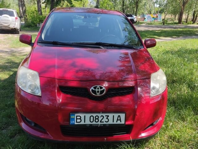 Красный Тойота Аурис, объемом двигателя 1.6 л и пробегом 155 тыс. км за 6900 $, фото 2 на Automoto.ua