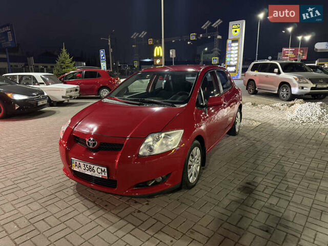 Красный Тойота Аурис, объемом двигателя 1.6 л и пробегом 206 тыс. км за 7150 $, фото 2 на Automoto.ua