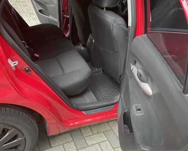 Красный Тойота Аурис, объемом двигателя 1.6 л и пробегом 313 тыс. км за 5300 $, фото 14 на Automoto.ua