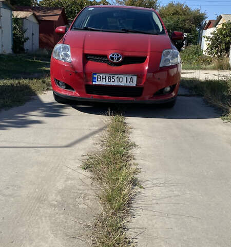 Красный Тойота Аурис, объемом двигателя 1.6 л и пробегом 170 тыс. км за 6500 $, фото 1 на Automoto.ua