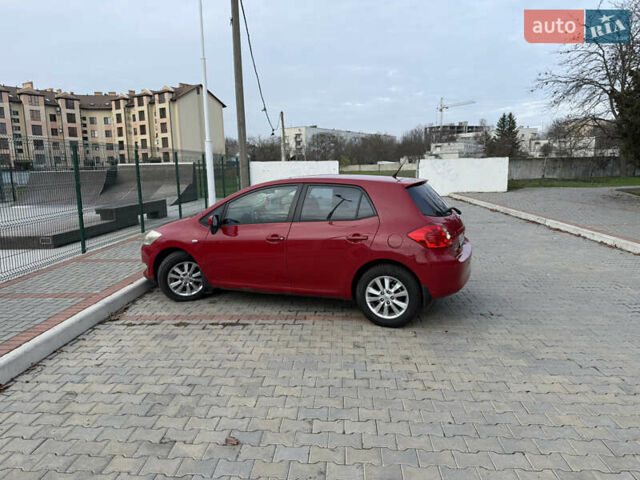 Красный Тойота Аурис, объемом двигателя 1.6 л и пробегом 186 тыс. км за 6900 $, фото 2 на Automoto.ua
