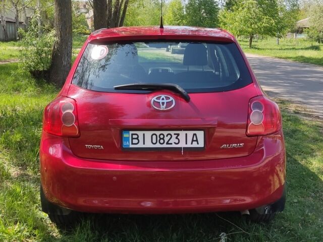 Красный Тойота Аурис, объемом двигателя 1.6 л и пробегом 155 тыс. км за 6900 $, фото 1 на Automoto.ua