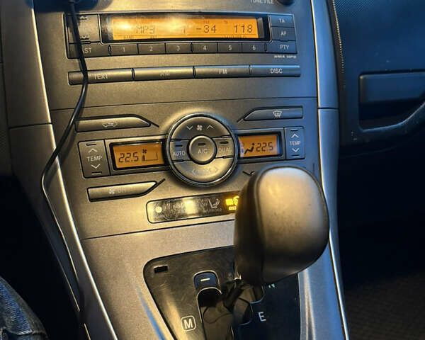 Червоний Тойота Ауріс, об'ємом двигуна 1.6 л та пробігом 115 тис. км за 6800 $, фото 25 на Automoto.ua