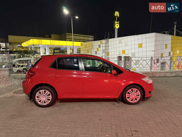 Красный Тойота Аурис, объемом двигателя 1.6 л и пробегом 206 тыс. км за 7150 $, фото 6 на Automoto.ua