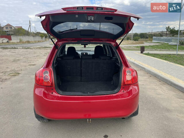 Червоний Тойота Ауріс, об'ємом двигуна 1.6 л та пробігом 200 тис. км за 6200 $, фото 4 на Automoto.ua