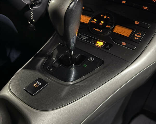 Красный Тойота Аурис, объемом двигателя 1.6 л и пробегом 206 тыс. км за 7150 $, фото 9 на Automoto.ua