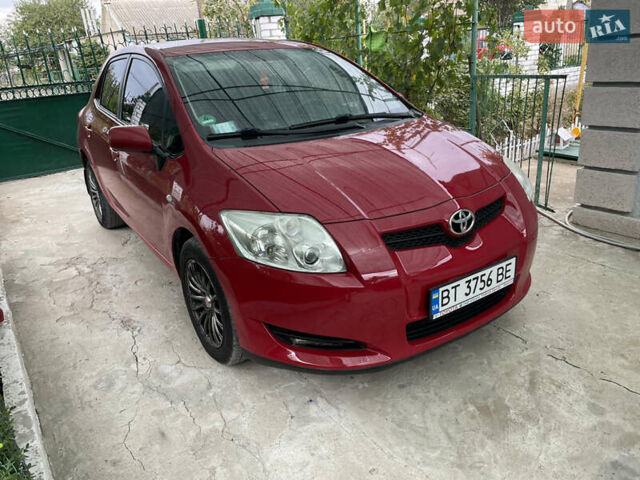 Червоний Тойота Ауріс, об'ємом двигуна 1.6 л та пробігом 200 тис. км за 6300 $, фото 3 на Automoto.ua