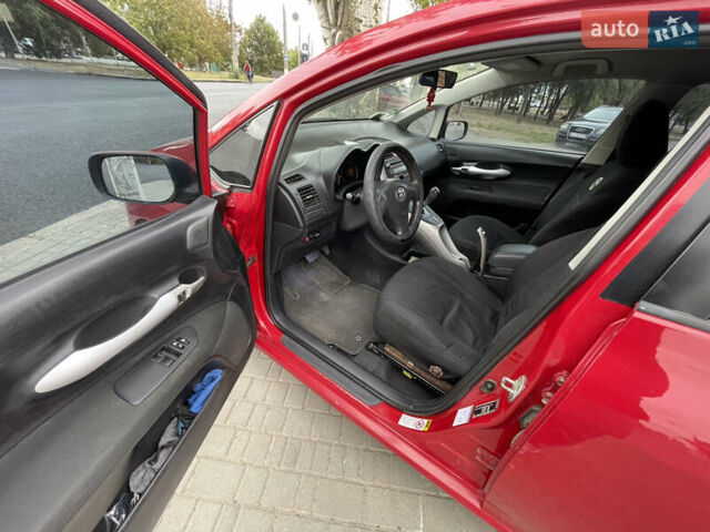 Червоний Тойота Ауріс, об'ємом двигуна 1.6 л та пробігом 200 тис. км за 6200 $, фото 13 на Automoto.ua