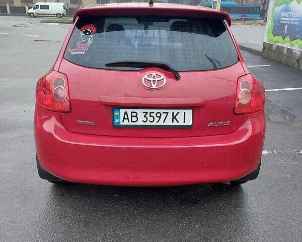 Червоний Тойота Ауріс, об'ємом двигуна 1.6 л та пробігом 243 тис. км за 6900 $, фото 2 на Automoto.ua