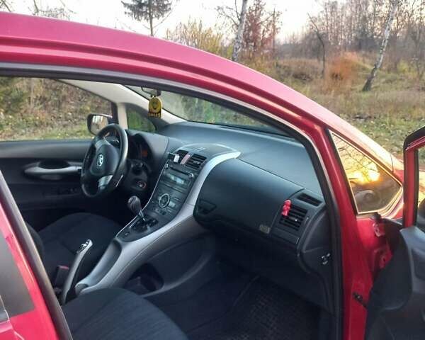 Червоний Тойота Ауріс, об'ємом двигуна 1.6 л та пробігом 178 тис. км за 7800 $, фото 4 на Automoto.ua