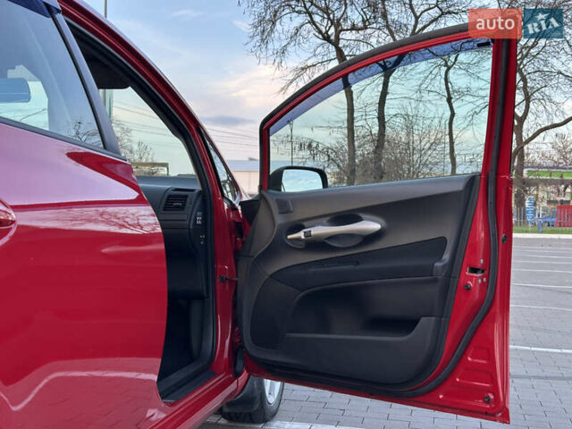 Червоний Тойота Ауріс, об'ємом двигуна 1.6 л та пробігом 85 тис. км за 8700 $, фото 41 на Automoto.ua