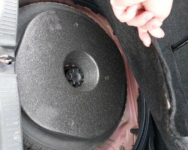 Червоний Тойота Ауріс, об'ємом двигуна 1.6 л та пробігом 243 тис. км за 6900 $, фото 6 на Automoto.ua