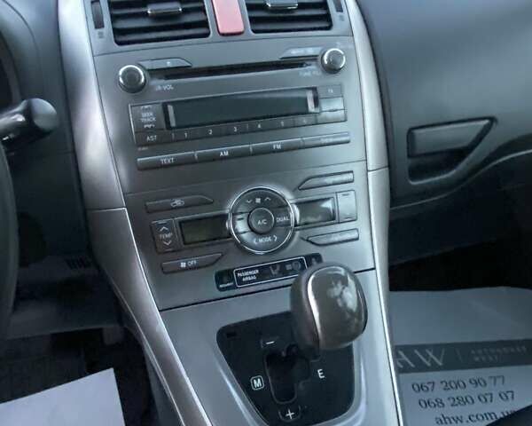 Червоний Тойота Ауріс, об'ємом двигуна 1.6 л та пробігом 178 тис. км за 7800 $, фото 5 на Automoto.ua