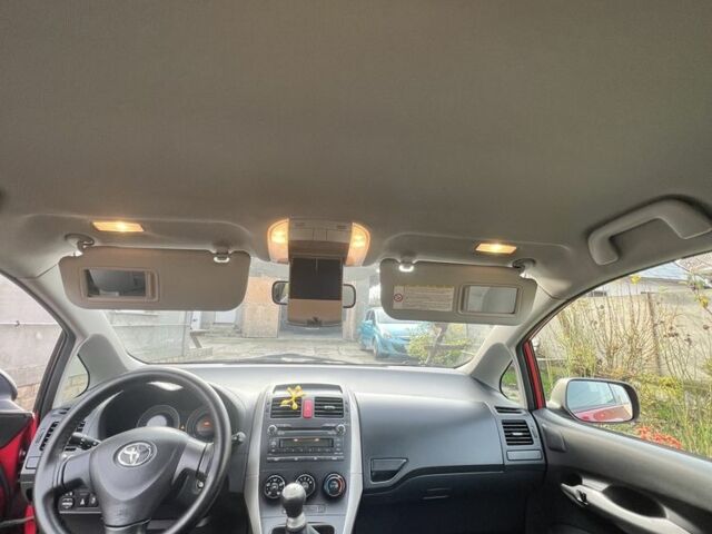 Красный Тойота Аурис, объемом двигателя 1.4 л и пробегом 229 тыс. км за 6300 $, фото 14 на Automoto.ua