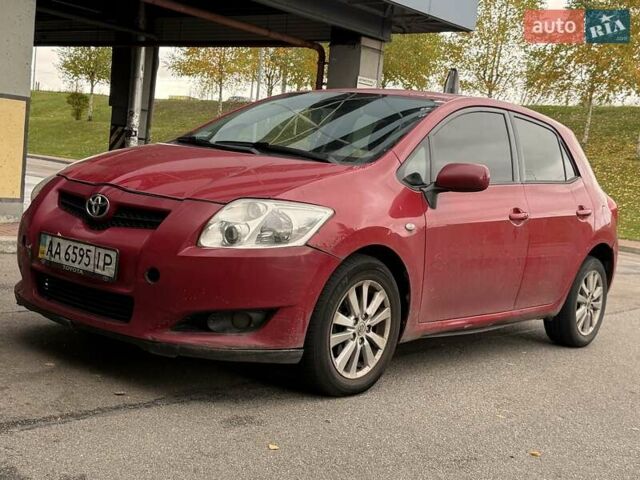 Красный Тойота Аурис, объемом двигателя 1.6 л и пробегом 200 тыс. км за 4500 $, фото 2 на Automoto.ua