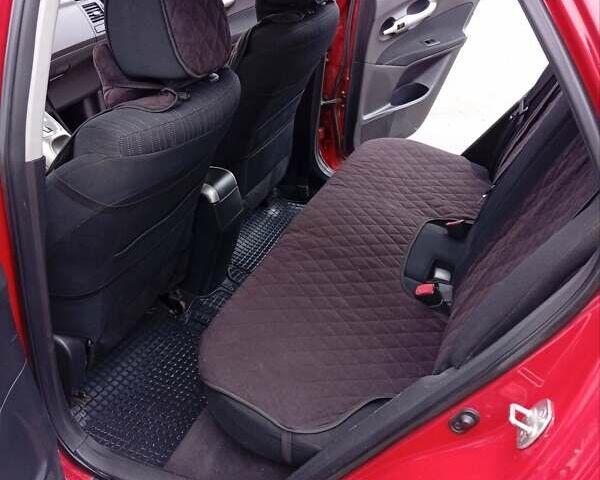 Красный Тойота Аурис, объемом двигателя 1.6 л и пробегом 98 тыс. км за 7300 $, фото 19 на Automoto.ua