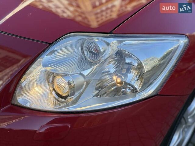 Червоний Тойота Ауріс, об'ємом двигуна 1.4 л та пробігом 220 тис. км за 7000 $, фото 42 на Automoto.ua