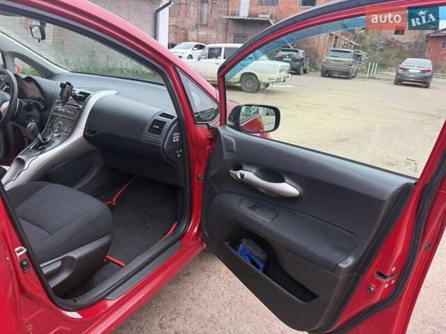 Червоний Тойота Ауріс, об'ємом двигуна 1.6 л та пробігом 176 тис. км за 7200 $, фото 2 на Automoto.ua