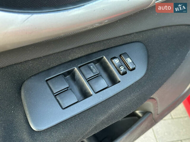 Червоний Тойота Ауріс, об'ємом двигуна 1.6 л та пробігом 85 тис. км за 8700 $, фото 48 на Automoto.ua