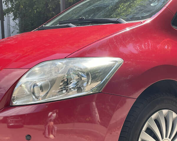 Красный Тойота Аурис, объемом двигателя 1.6 л и пробегом 65 тыс. км за 7200 $, фото 5 на Automoto.ua