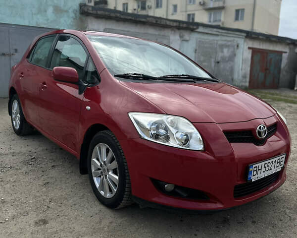 Красный Тойота Аурис, объемом двигателя 1.6 л и пробегом 104 тыс. км за 7200 $, фото 2 на Automoto.ua