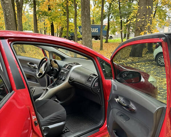 Красный Тойота Аурис, объемом двигателя 1.6 л и пробегом 230 тыс. км за 5399 $, фото 16 на Automoto.ua