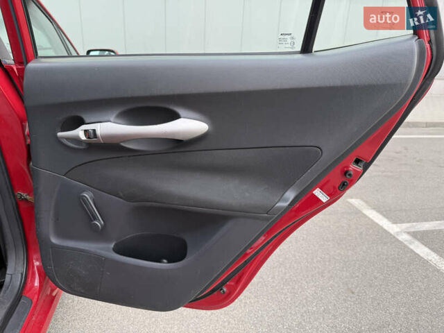 Красный Тойота Аурис, объемом двигателя 1.6 л и пробегом 181 тыс. км за 5950 $, фото 23 на Automoto.ua