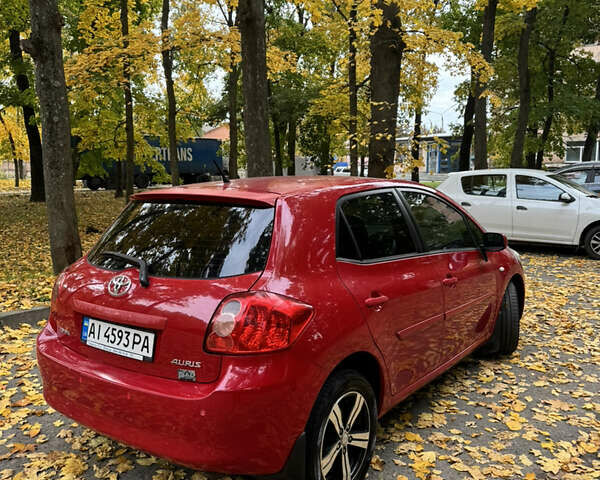 Красный Тойота Аурис, объемом двигателя 1.6 л и пробегом 230 тыс. км за 5399 $, фото 5 на Automoto.ua