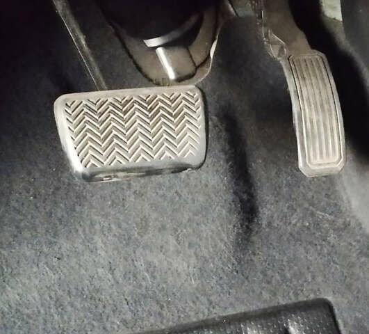 Красный Тойота Аурис, объемом двигателя 1.6 л и пробегом 112 тыс. км за 7200 $, фото 18 на Automoto.ua