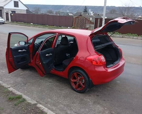 Красный Тойота Аурис, объемом двигателя 1.6 л и пробегом 98 тыс. км за 7300 $, фото 16 на Automoto.ua