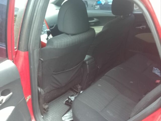 Красный Тойота Аурис, объемом двигателя 1.6 л и пробегом 130 тыс. км за 3300 $, фото 5 на Automoto.ua