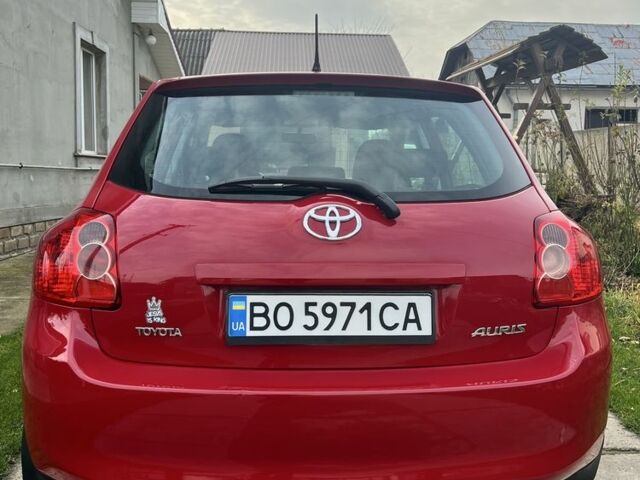 Красный Тойота Аурис, объемом двигателя 1.4 л и пробегом 229 тыс. км за 6300 $, фото 4 на Automoto.ua