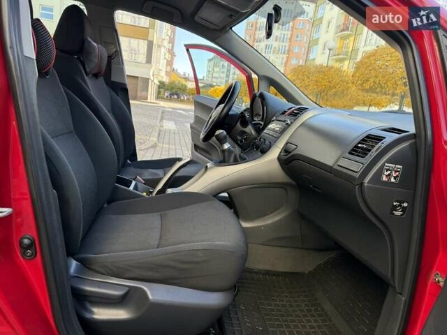 Червоний Тойота Ауріс, об'ємом двигуна 1.4 л та пробігом 220 тис. км за 7000 $, фото 28 на Automoto.ua