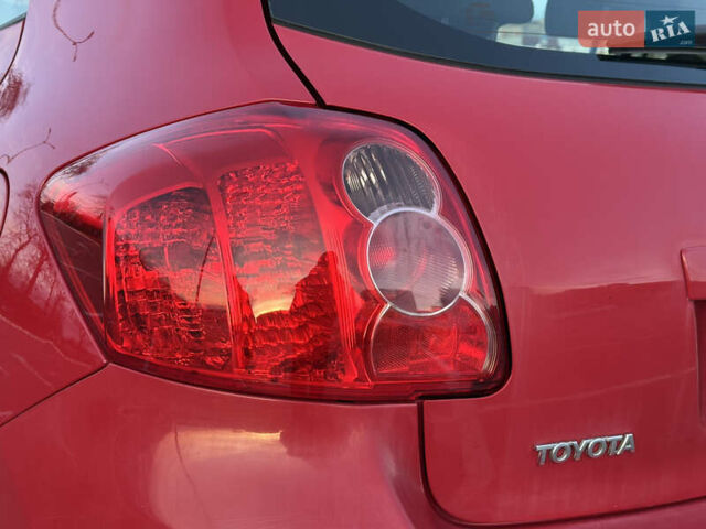 Червоний Тойота Ауріс, об'ємом двигуна 1.6 л та пробігом 85 тис. км за 8700 $, фото 24 на Automoto.ua