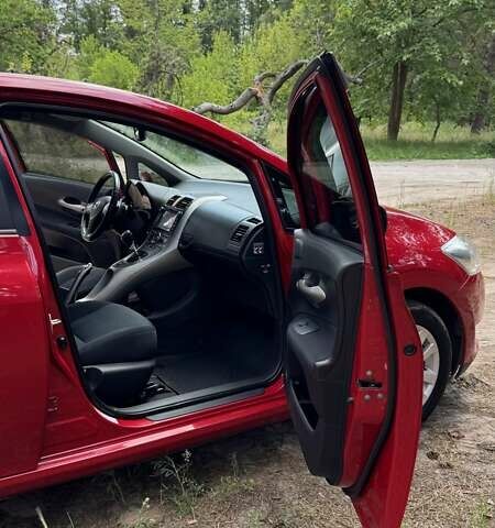Червоний Тойота Ауріс, об'ємом двигуна 1.6 л та пробігом 175 тис. км за 7100 $, фото 8 на Automoto.ua