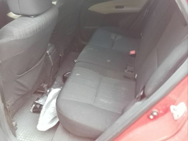 Красный Тойота Аурис, объемом двигателя 1.6 л и пробегом 130 тыс. км за 3300 $, фото 6 на Automoto.ua