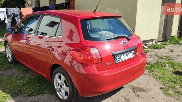 Красный Тойота Аурис, объемом двигателя 1.36 л и пробегом 250 тыс. км за 6000 $, фото 4 на Automoto.ua