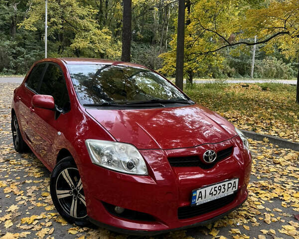 Красный Тойота Аурис, объемом двигателя 1.6 л и пробегом 230 тыс. км за 5399 $, фото 2 на Automoto.ua