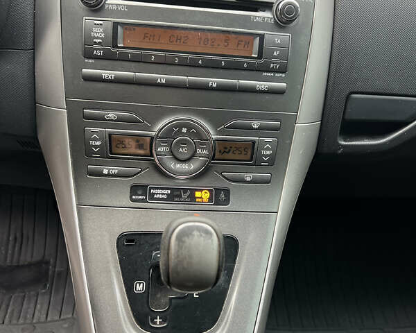 Красный Тойота Аурис, объемом двигателя 0 л и пробегом 218 тыс. км за 5900 $, фото 10 на Automoto.ua