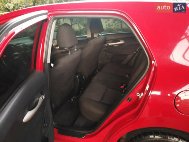 Красный Тойота Аурис, объемом двигателя 1.6 л и пробегом 112 тыс. км за 7200 $, фото 10 на Automoto.ua