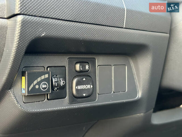 Червоний Тойота Ауріс, об'ємом двигуна 1.6 л та пробігом 85 тис. км за 8700 $, фото 52 на Automoto.ua