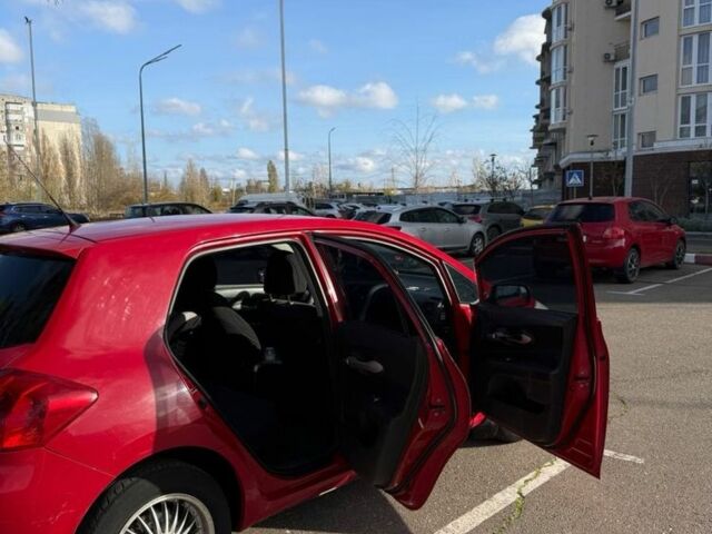 Червоний Тойота Ауріс, об'ємом двигуна 1.6 л та пробігом 399 тис. км за 5700 $, фото 4 на Automoto.ua